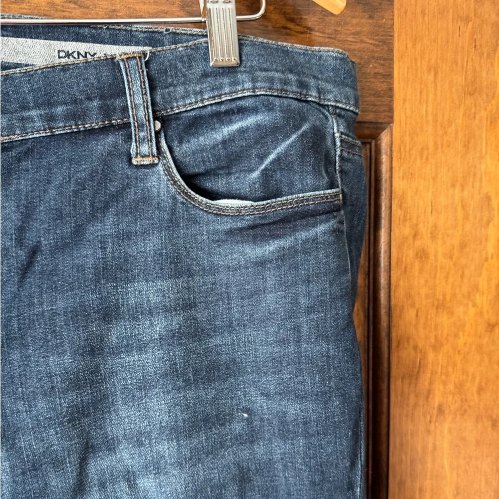 DKNY Jeans SOHO Skinny Medium Rinse 5-Pocket Denim Jeans Size  16W